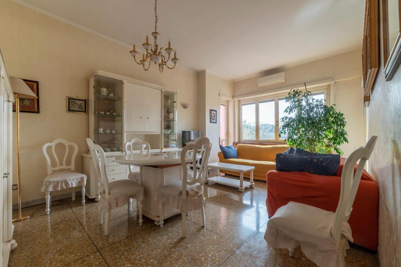 Monteverde Roomy Apartment Sun And Flowers Roma Esterno foto