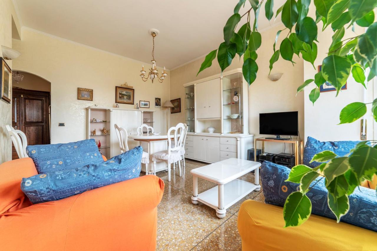 Monteverde Roomy Apartment Sun And Flowers Roma Esterno foto