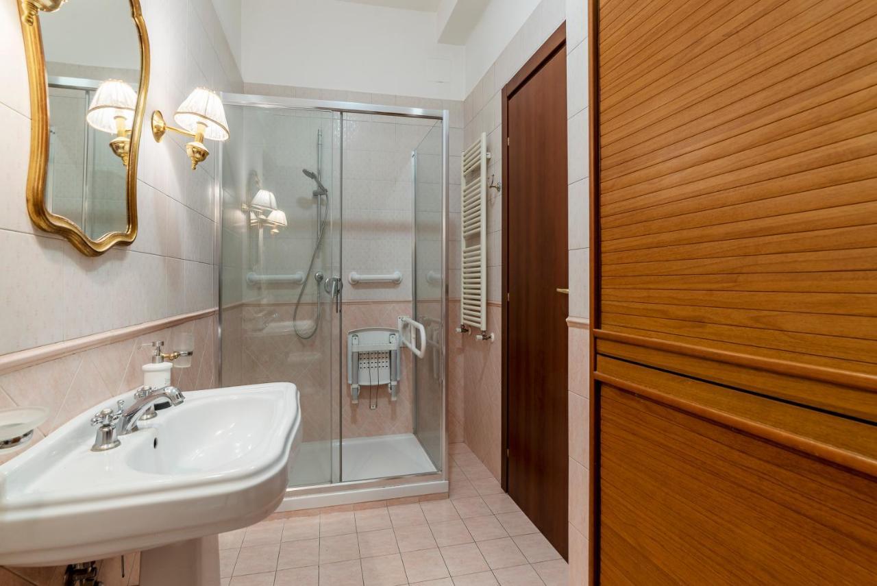 Monteverde Roomy Apartment Sun And Flowers Roma Esterno foto