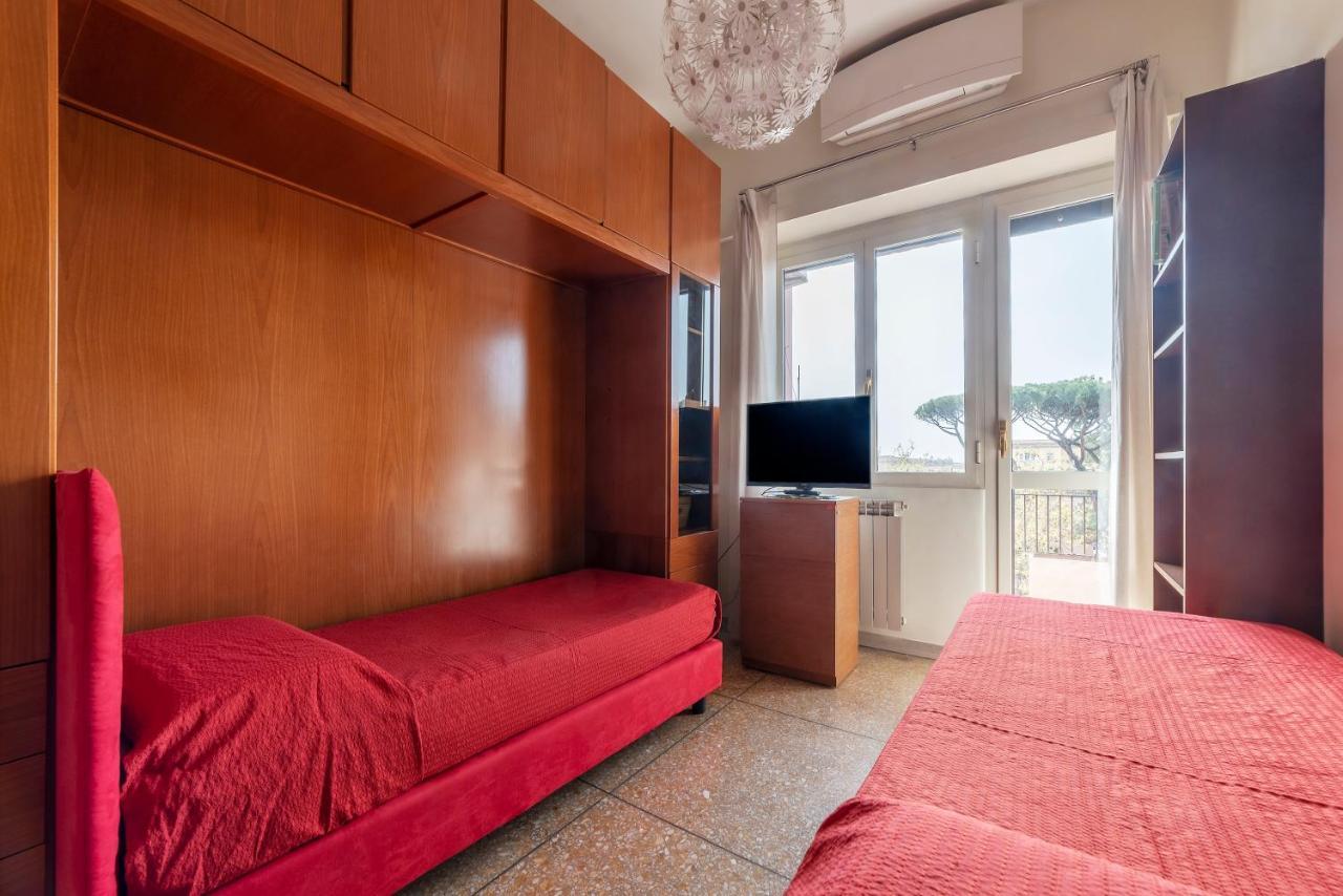 Monteverde Roomy Apartment Sun And Flowers Roma Esterno foto