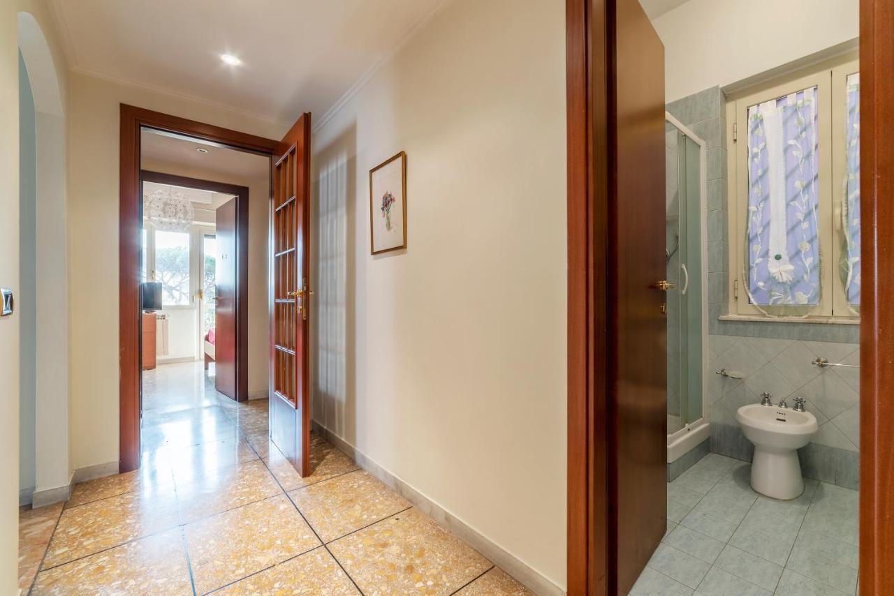 Monteverde Roomy Apartment Sun And Flowers Roma Esterno foto