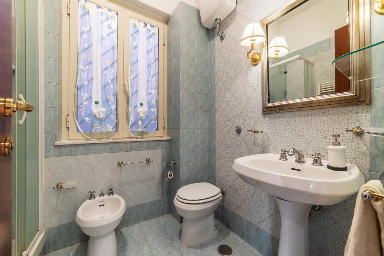 Monteverde Roomy Apartment Sun And Flowers Roma Esterno foto