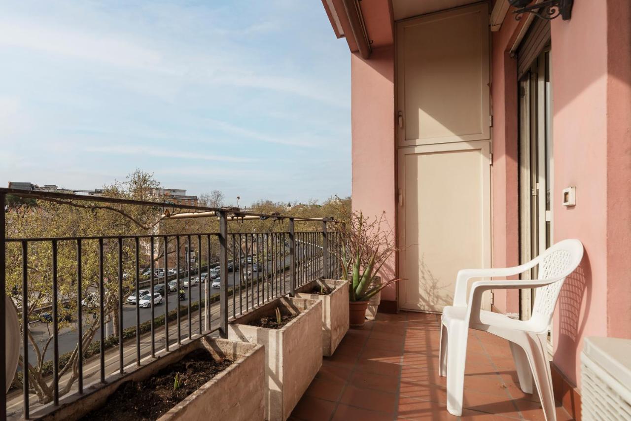 Monteverde Roomy Apartment Sun And Flowers Roma Esterno foto