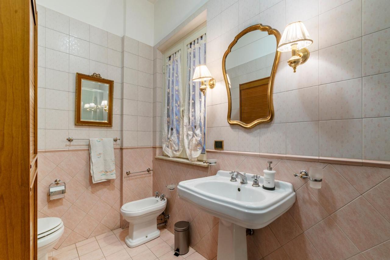 Monteverde Roomy Apartment Sun And Flowers Roma Esterno foto